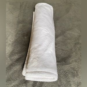 Lush baby blanket - white
